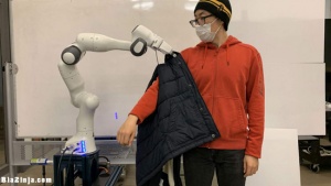 محققان MIT یک روبات برای کمک به لباس پوشیدن کاربران ایجاد کردند